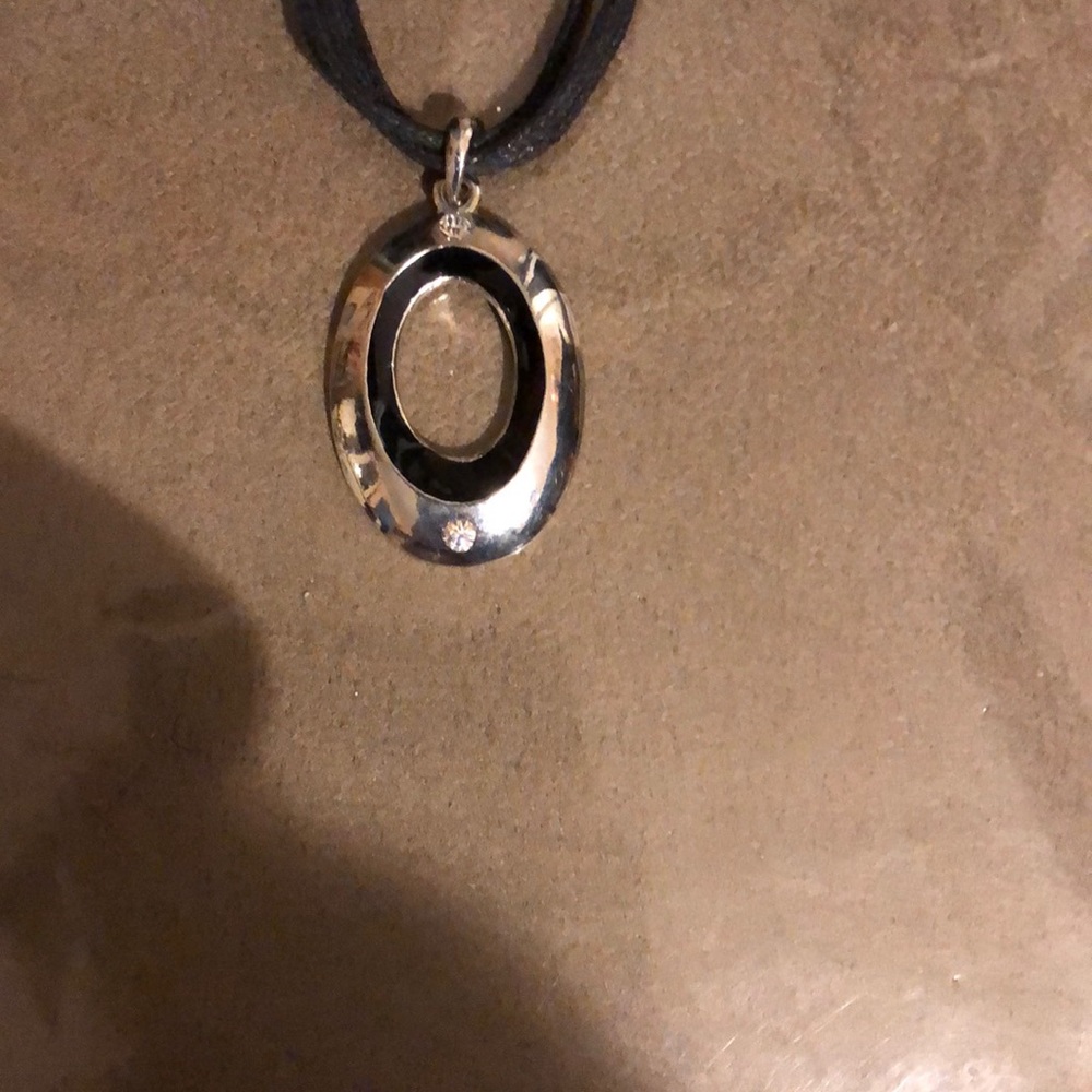 Beautiful Oval Rhinestone Necklace - Picture 2 of 3